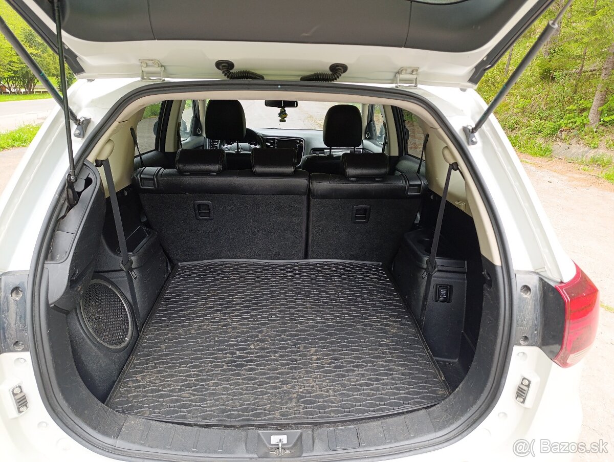 Mitsubishi Outlander INSTYLE 7-miestne
