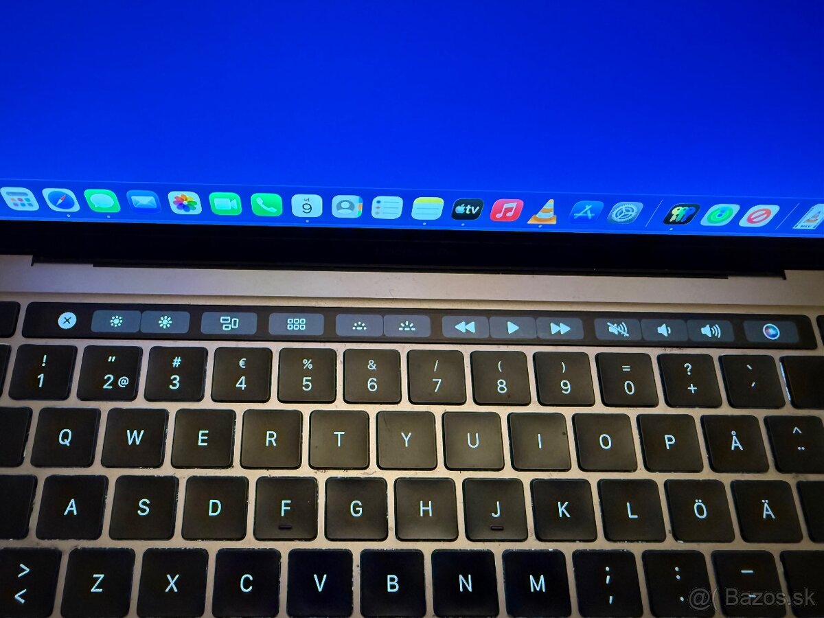MacBook Pro 13” (2020) – 16 GB RAM, 512 GB SSD, Touch Bar - 4