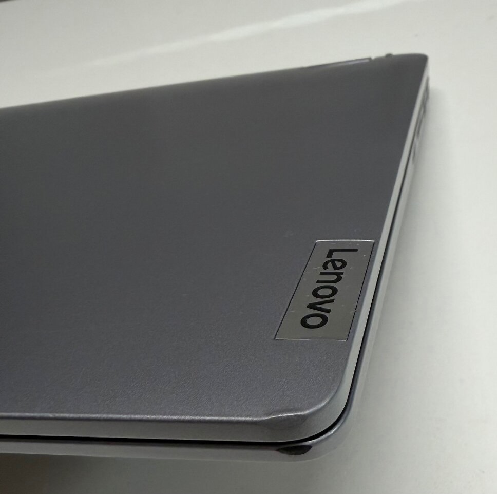 Lenovo IdeaPad Flex 5 14ABR8 - - 4