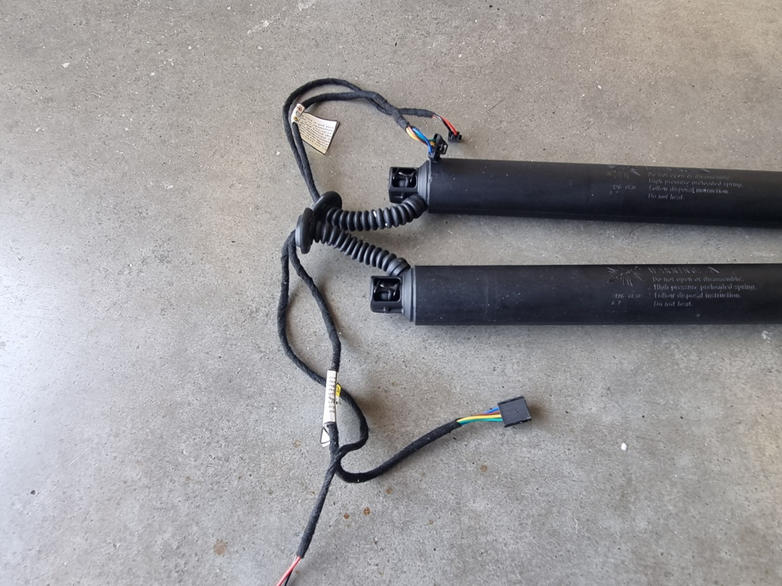 Elektrický tlmič kufra Škoda Oktavia 3 5E9827851F/5E9827852F - 4