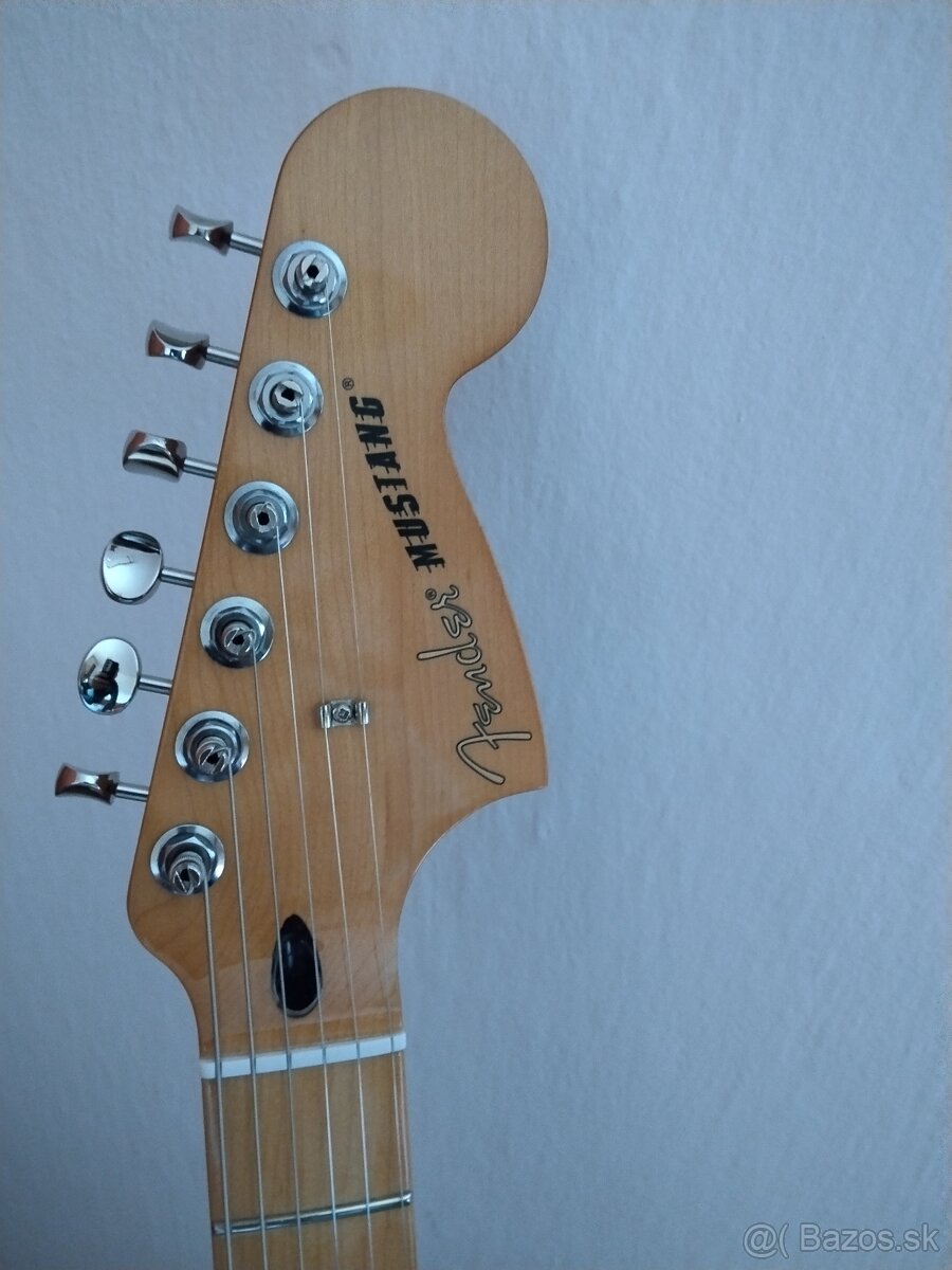 Fender Mustang - 4