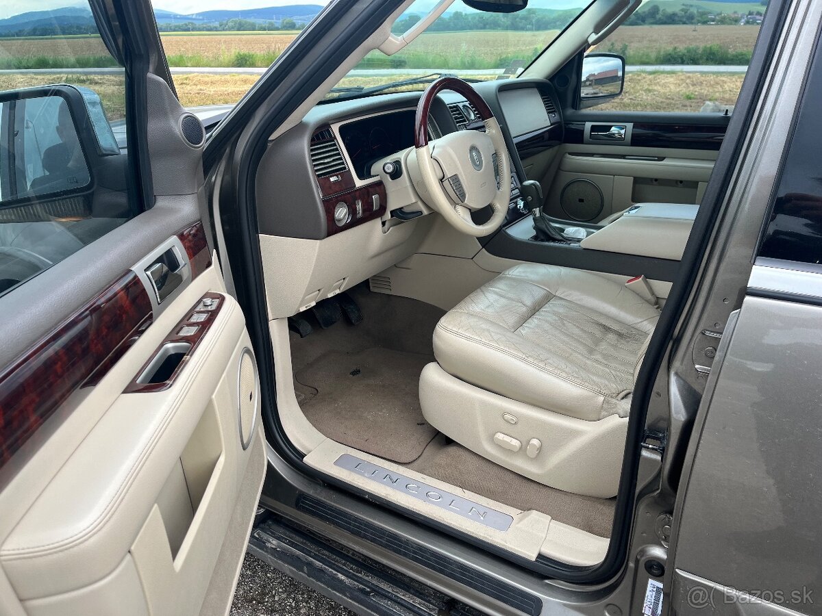 Lincoln Navigator V8