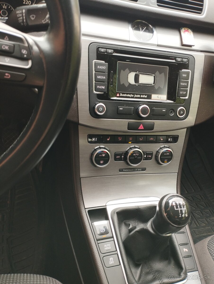 Volkswagen Passat - 4