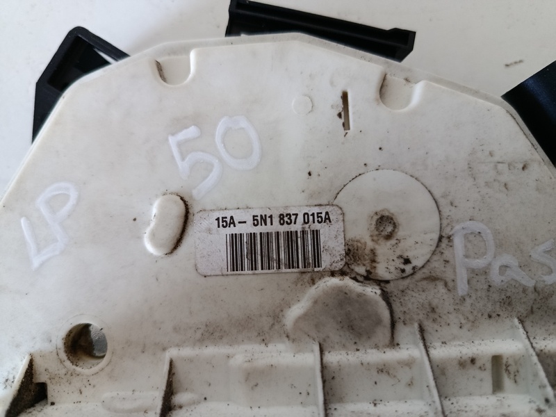 zamok dveri LP passatCC 5n1837015a 50€ - 4