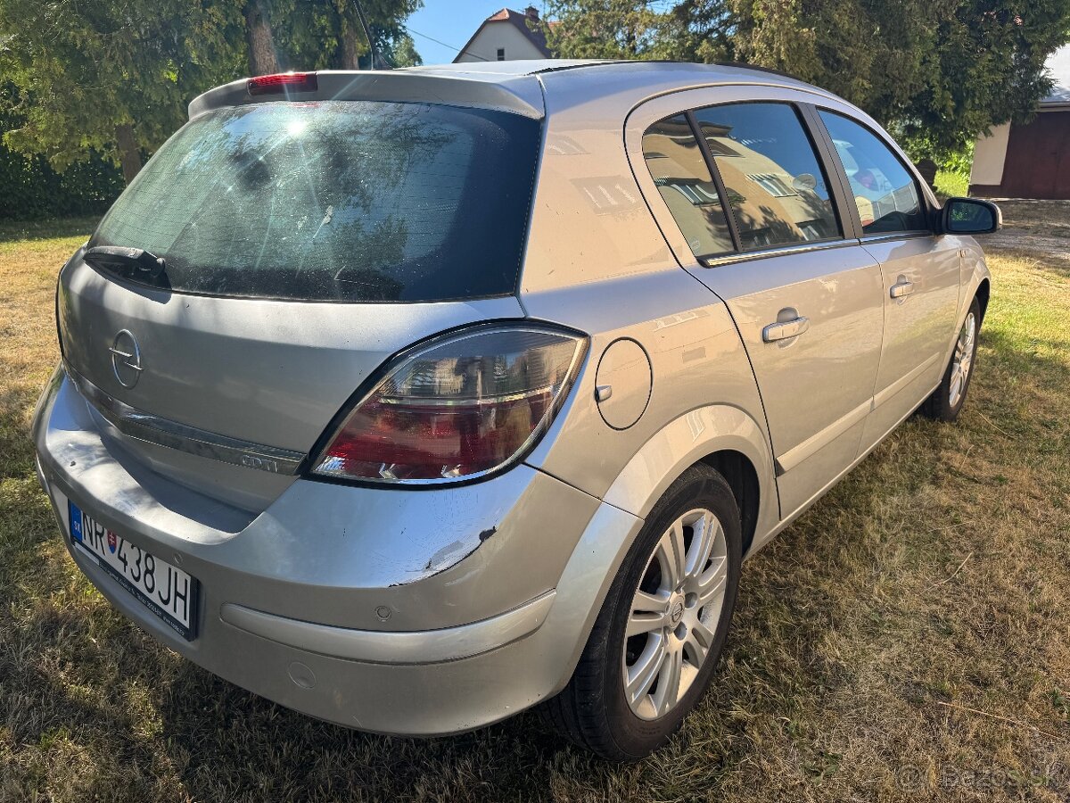 Opel Astra 1.3d R.v.2010 Automat Full výbava - 4
