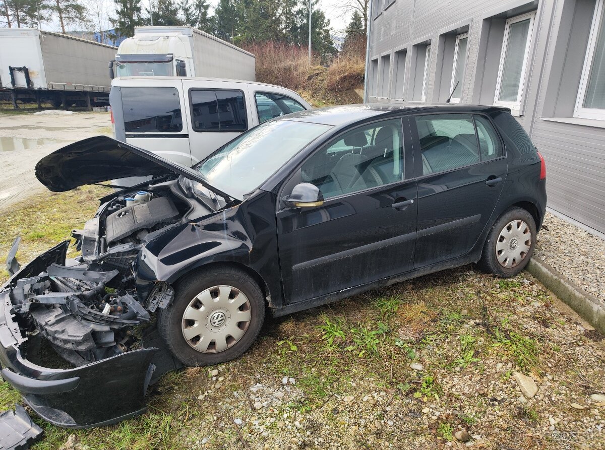VW Golf 1,4 16V benzín 55 KW - 4