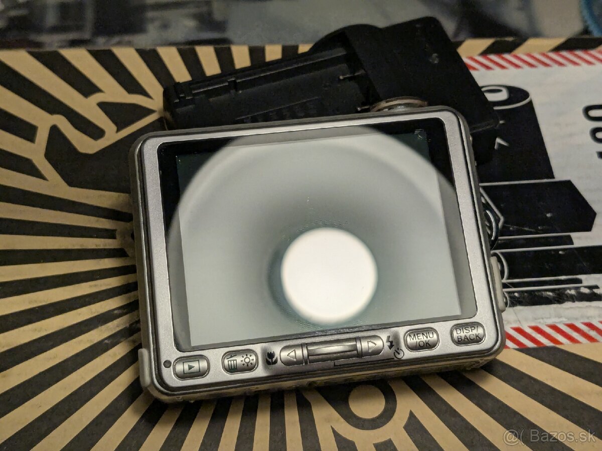 Fujifilm Finepix V10 - 4