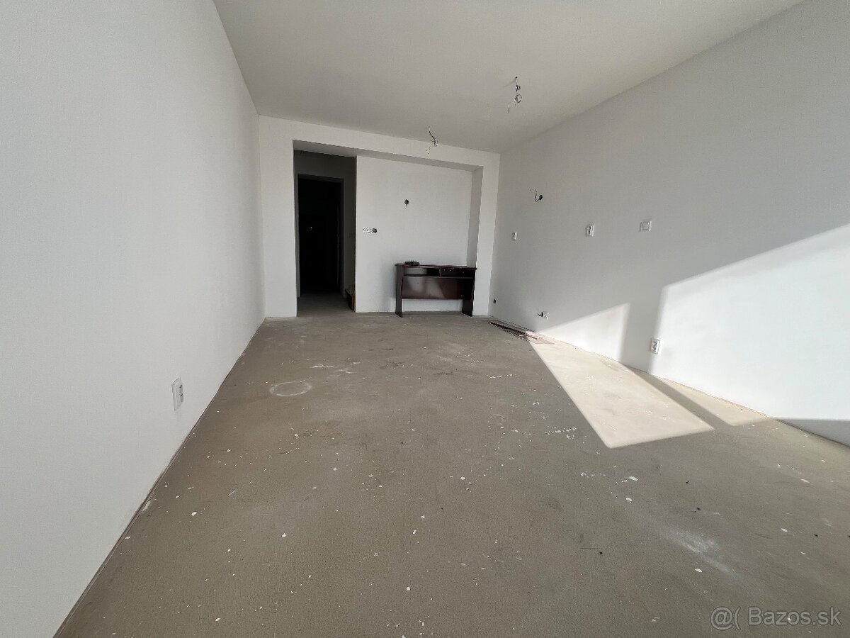 EXKLUZÍVNY 3-IZBOVÝ MEZONET, STARÁ ĽUBOVŇA, POPRADSKÁ ULICA - 4