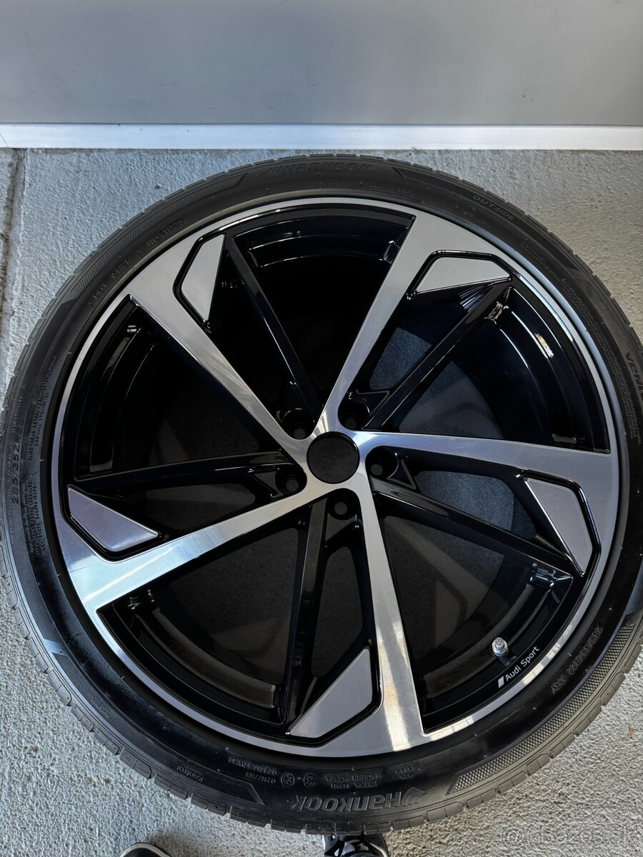 Hankook Ventus S1 EVO3, 285/35 ZR22, 4x letné 5x112 - 4