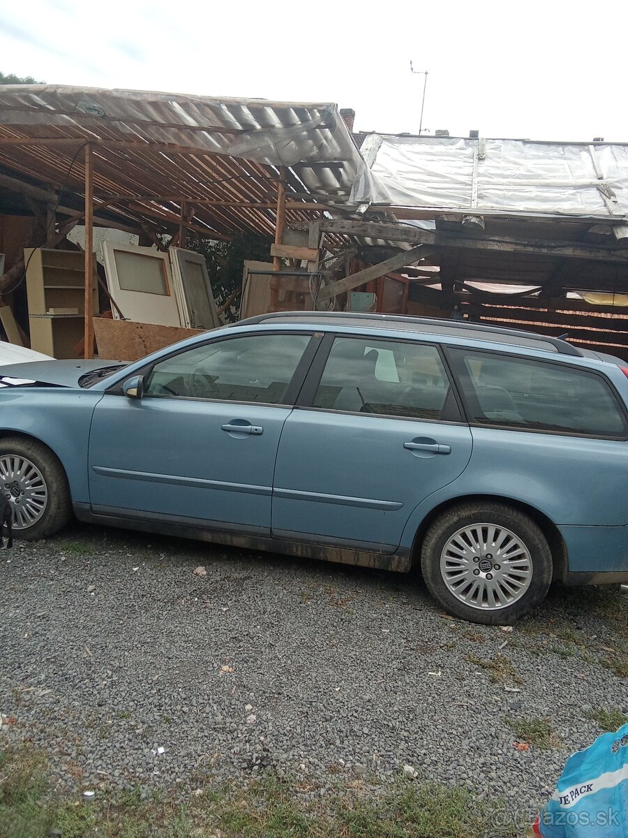 Predám Volvo v50 2.0d 100kw - 4