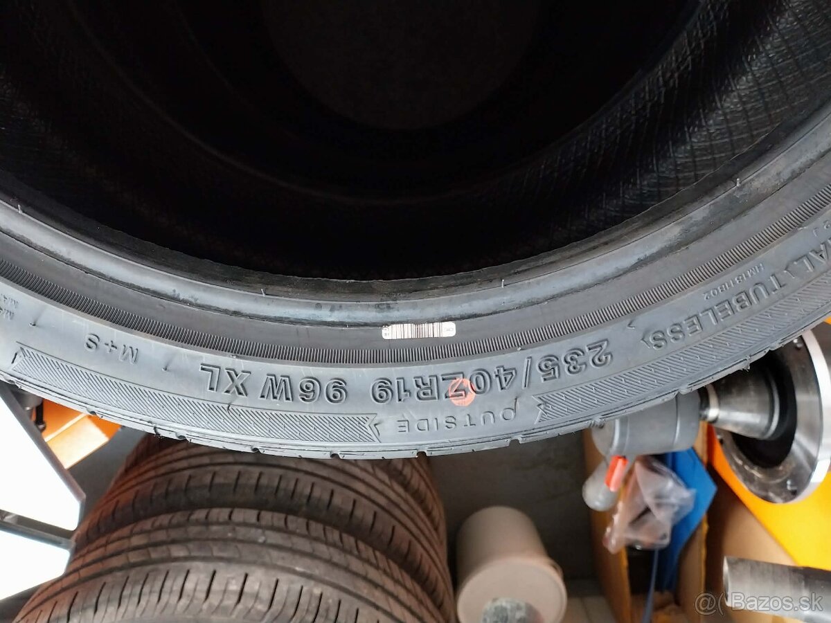 235/40 r19 Letné - 4