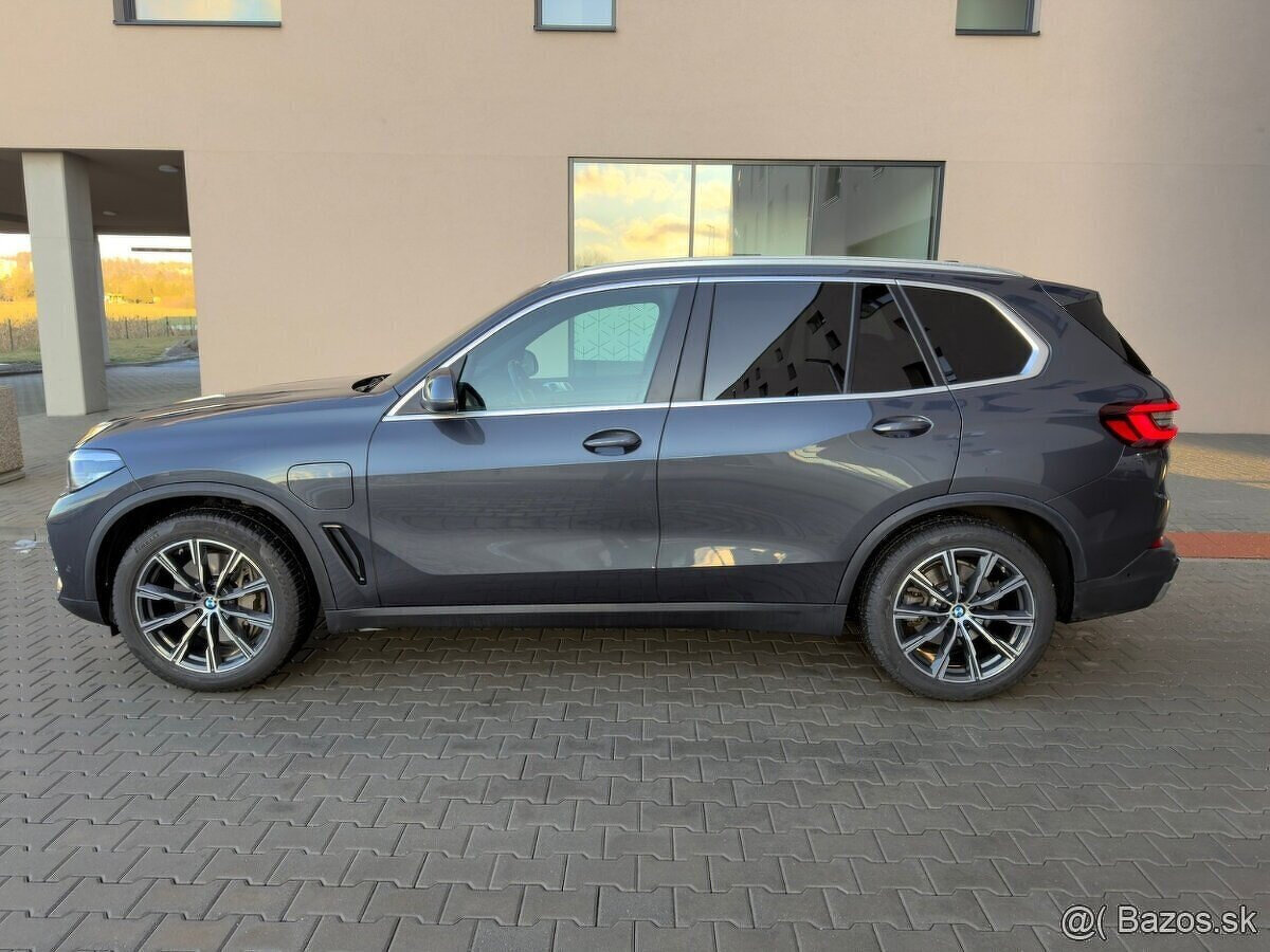 BMW X5 xDrive 45e PHEV • Nebúrané • Servis len BMW • - 4