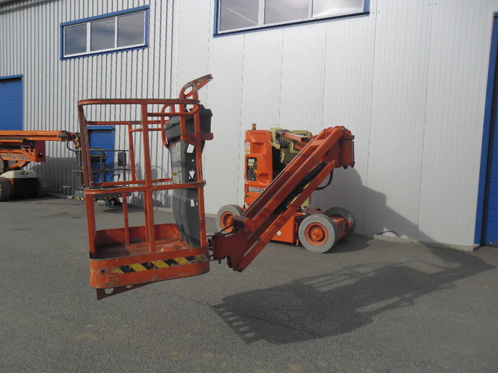 Kĺbová pracovná plošina JLG E300AJP - 4