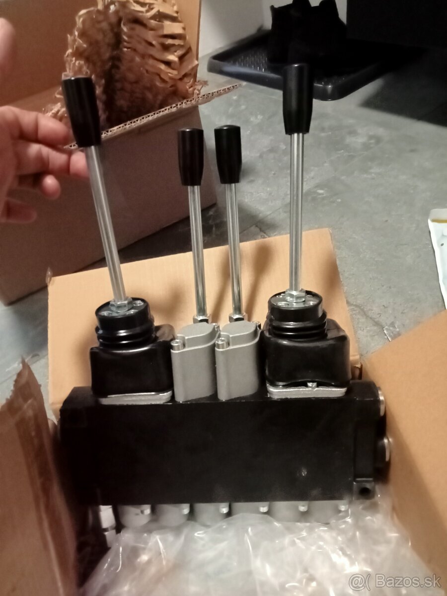 6 sekciovy hydraulický rozvádzač - 4