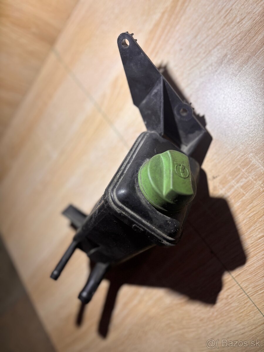 Servo nádobka Passat B5 - 4