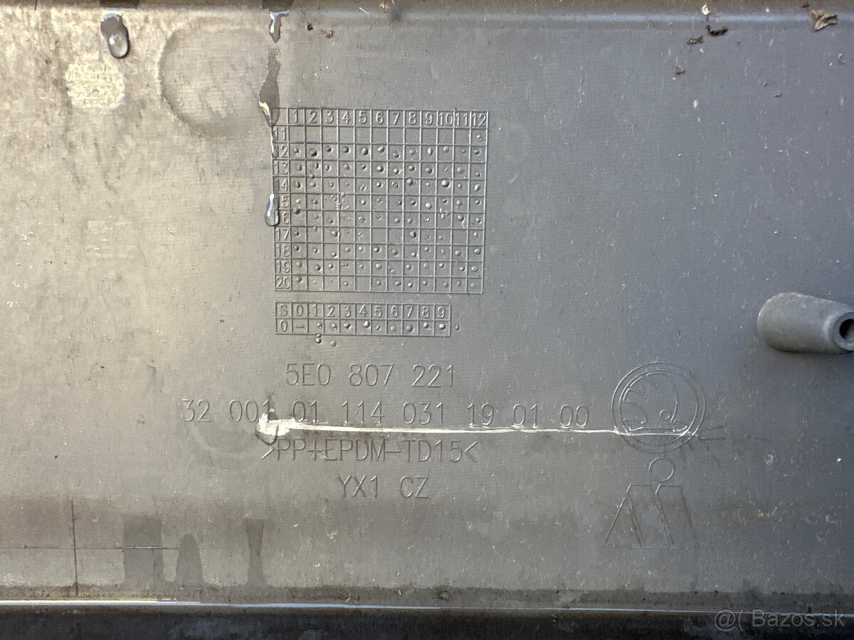 401. ŠKODA OCTAVIA III 5E0 807 221 - 4