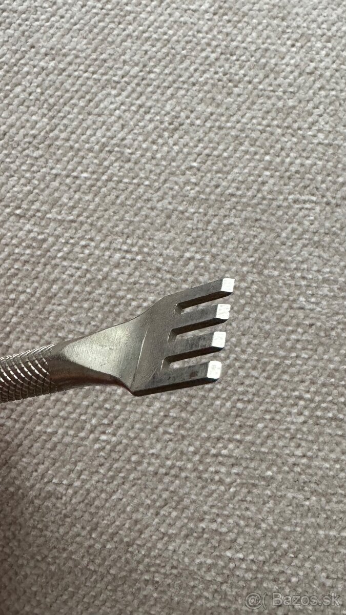 Dierovač na stehy plochý 4 - 4