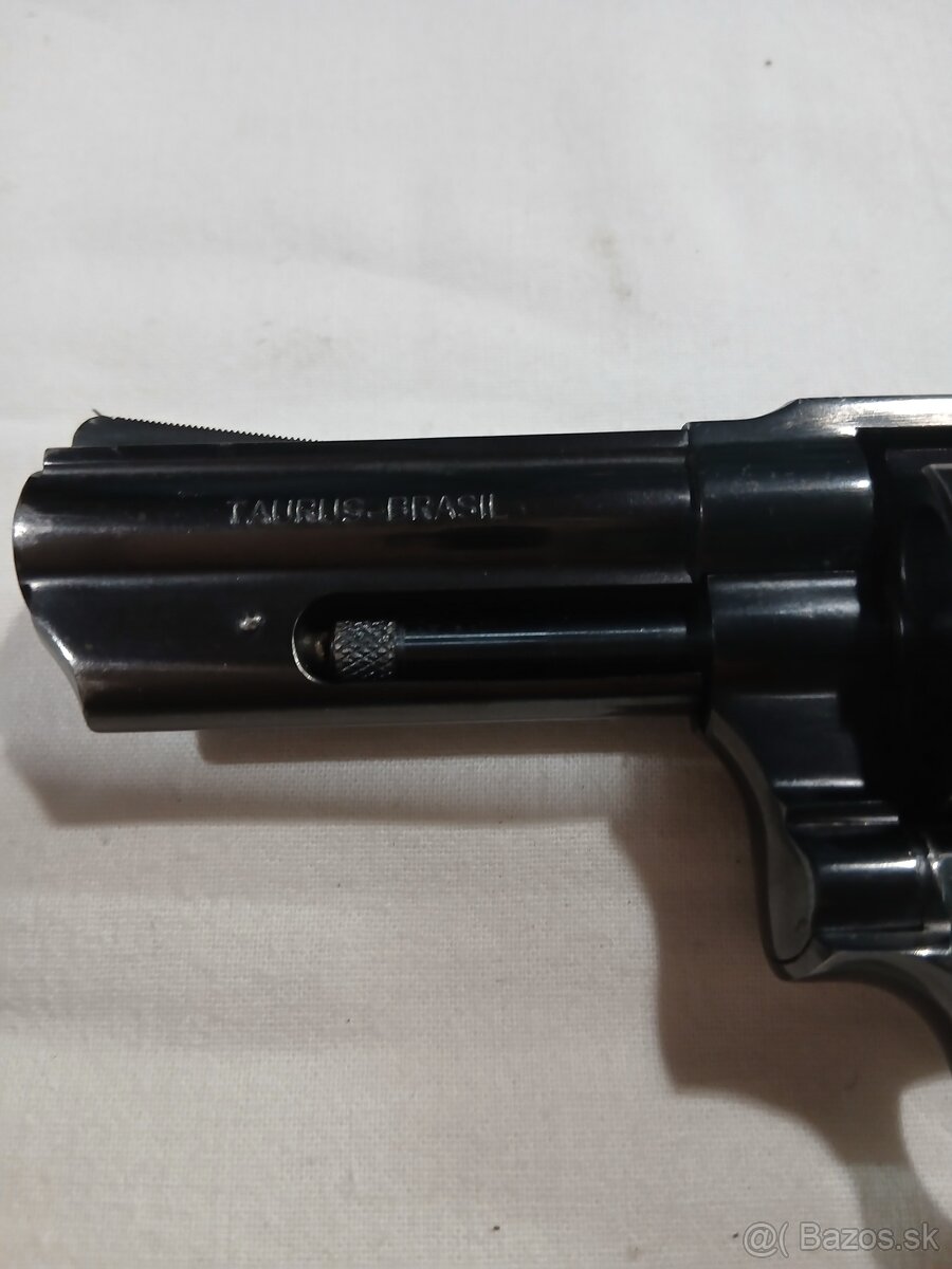 Predám revolver Taurus 3 palec - 4