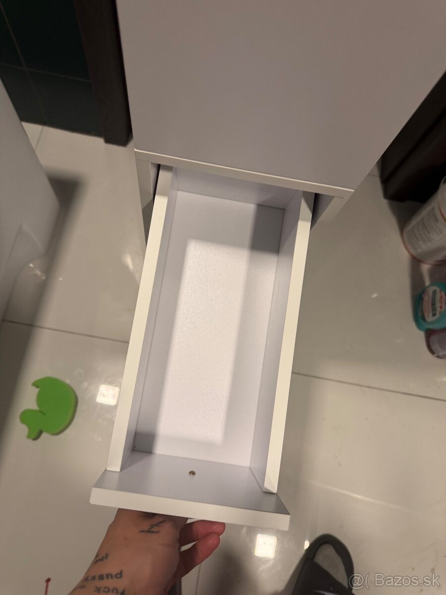 Úzka skriňa do kúpelne - 4