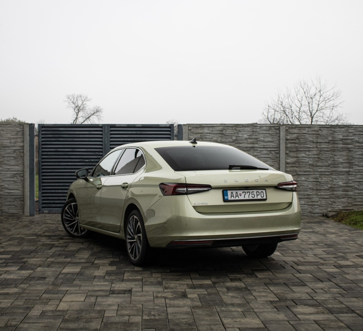 Škoda Superb 2.0 TDI SCR L&K DSG - 4