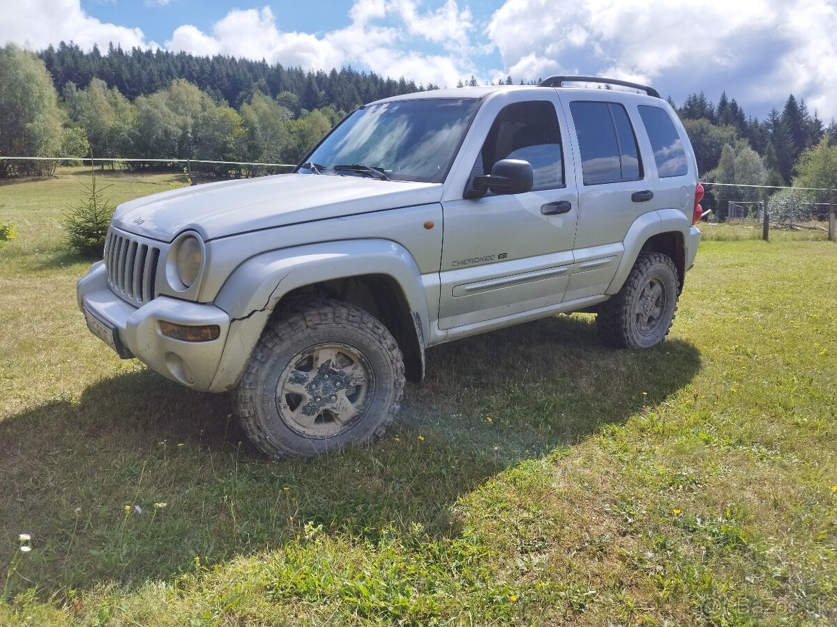 Predám Jeep Cherokee KJ - 4