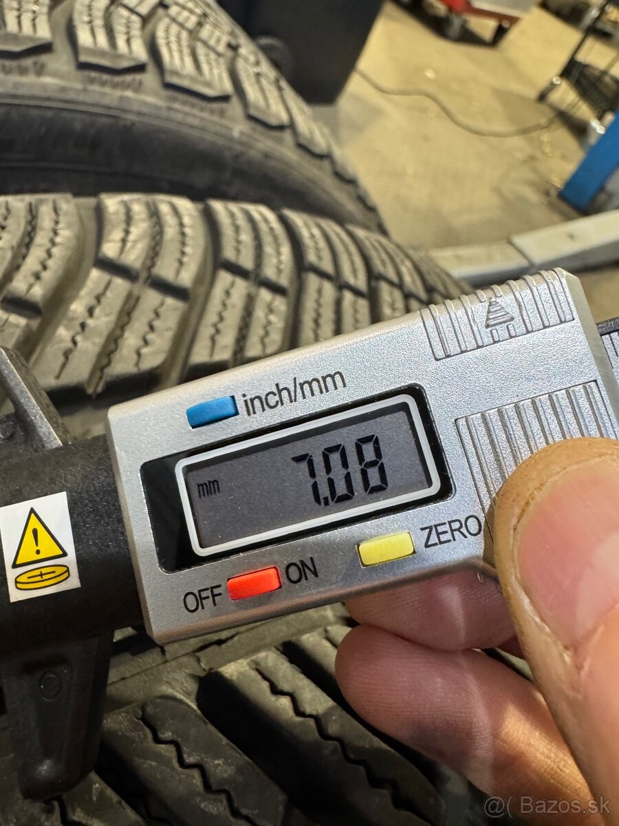 Michelin alpin 235/40 R19 - 4