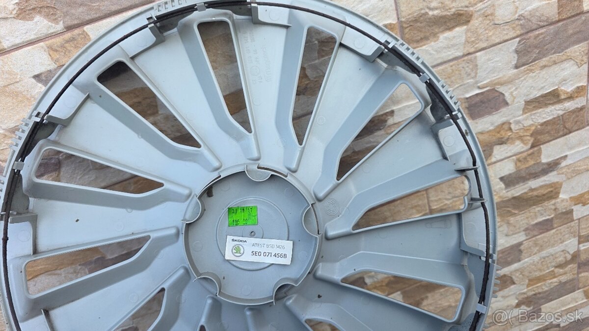 Predam puklice orginal Skoda R16 - 4