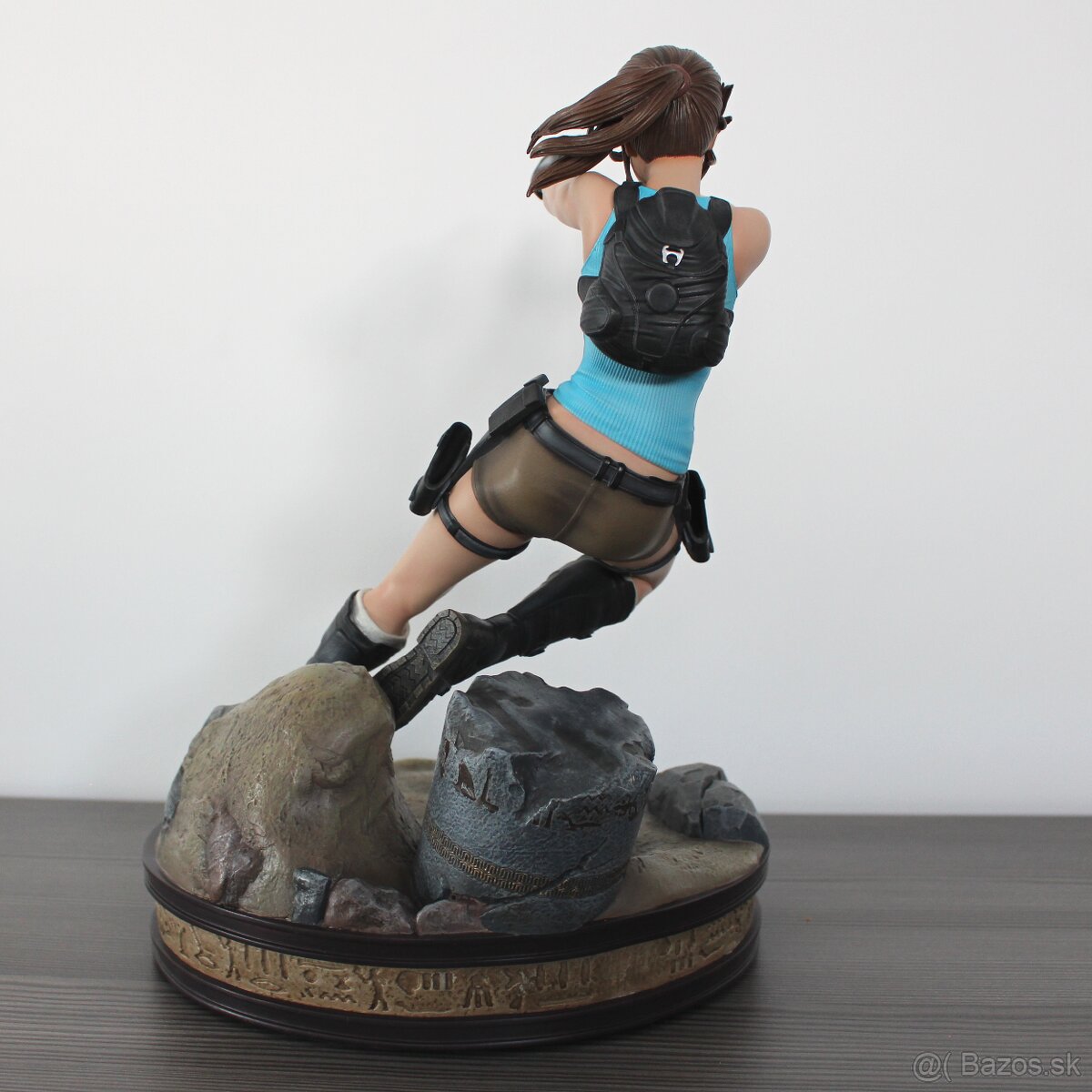 Tomb Raider: Lara Croft socha 1/4 - 4