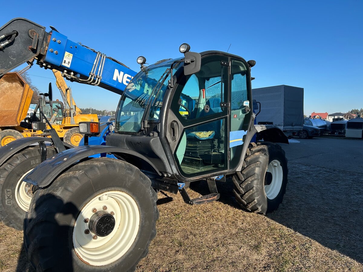 Teleskopický manipulátor New Holland 735 - 4