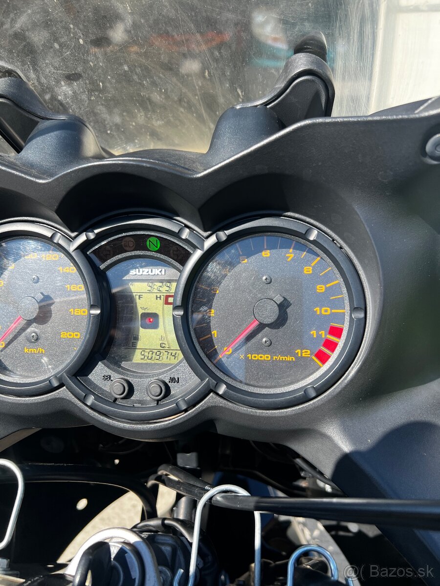 Suzuki V -Strom DL650 - 4