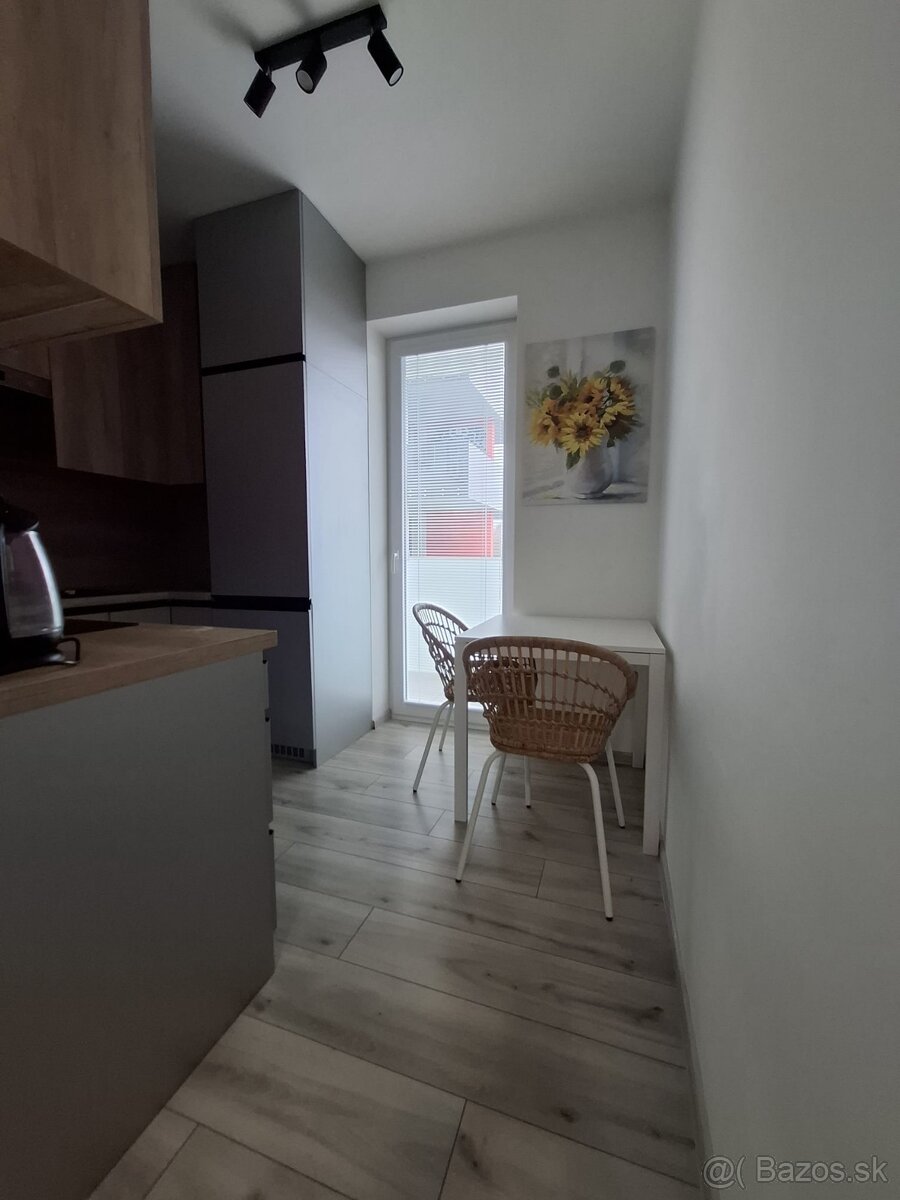 Prenájom 2-izbový byt s balkónom, Martin - Cross - 4