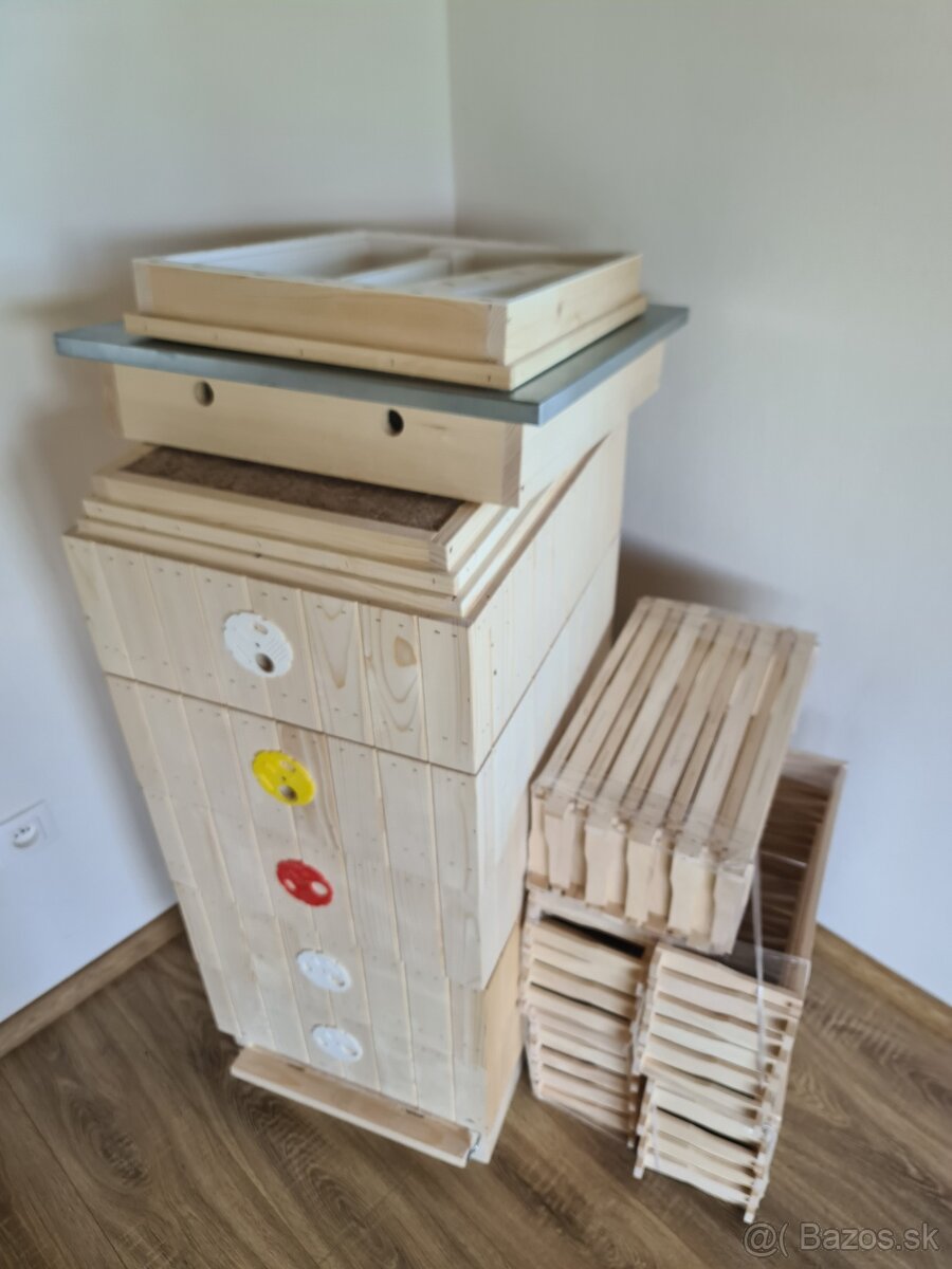 Predám nové včelie úle B10 a E10 a prislusenstvo - 4