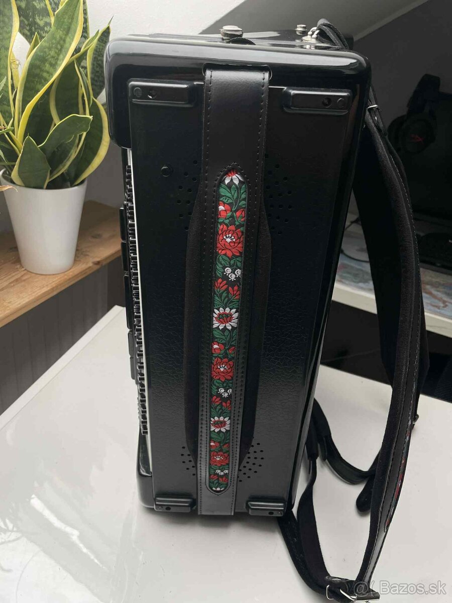 Predám akordeón Weltmeister Caprice 120 - 4