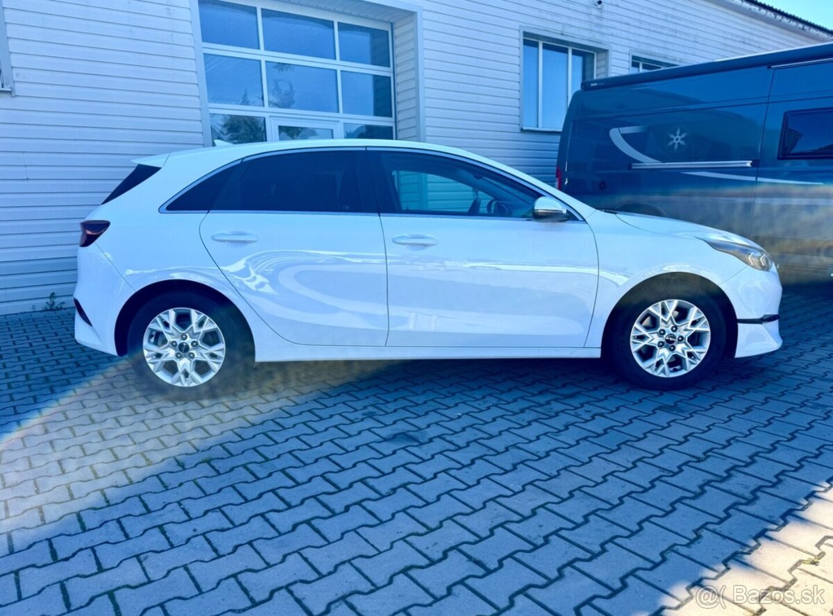 Kia Ceed 1,5 118 kw Automat ZÁRUKA - 4