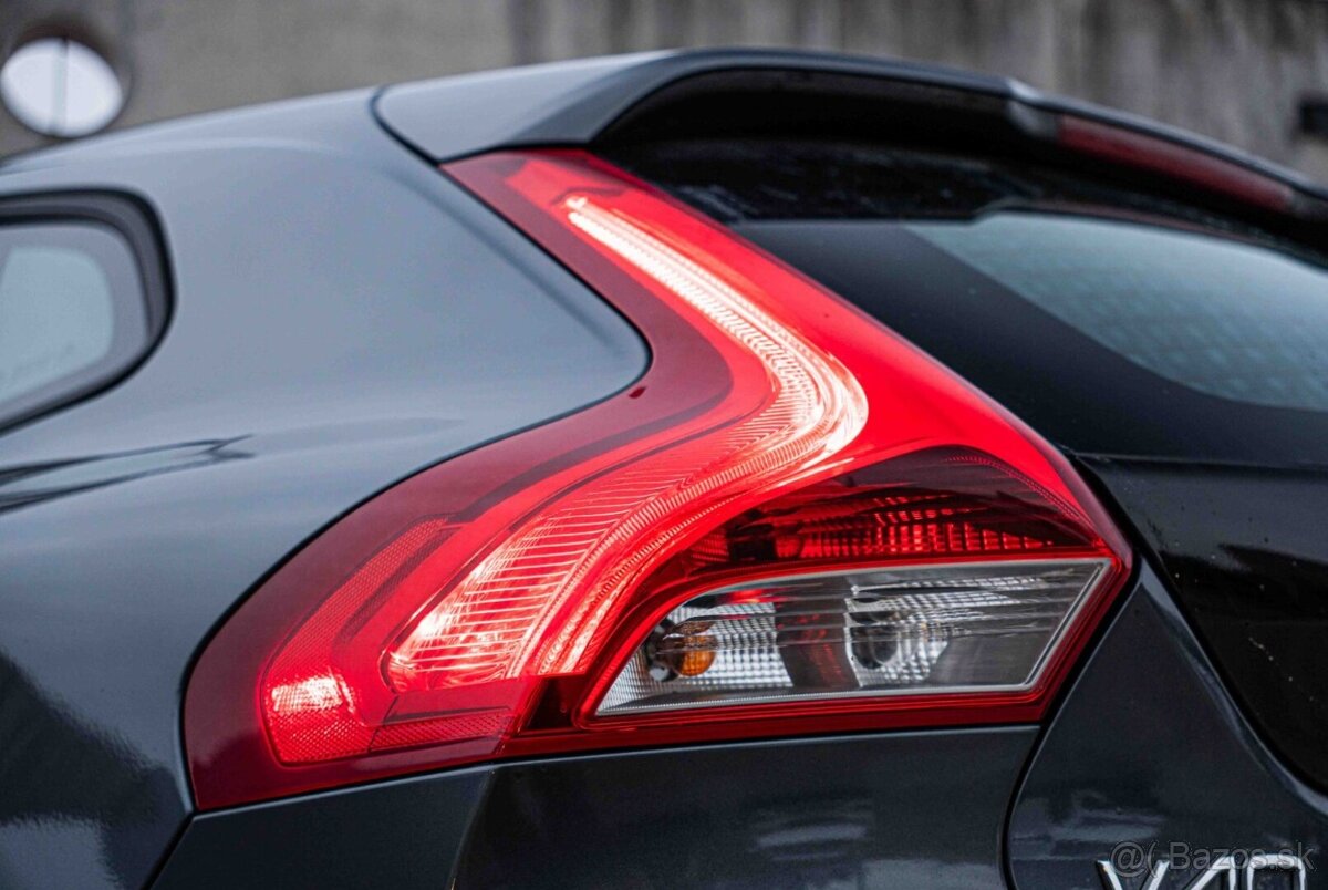 Volvo V40 T2 1.6L Momentum - 4