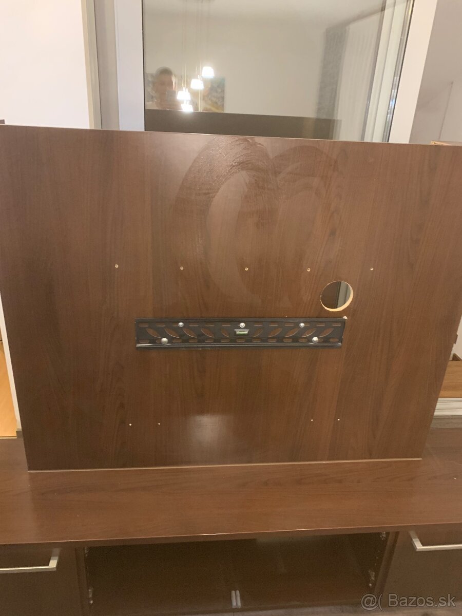 Skrinka pod televízor - 4