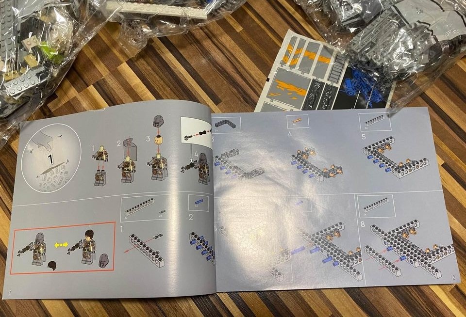 The Razor Crest Star Wars 75331 Kantina Mos Eisley 75290 - 4