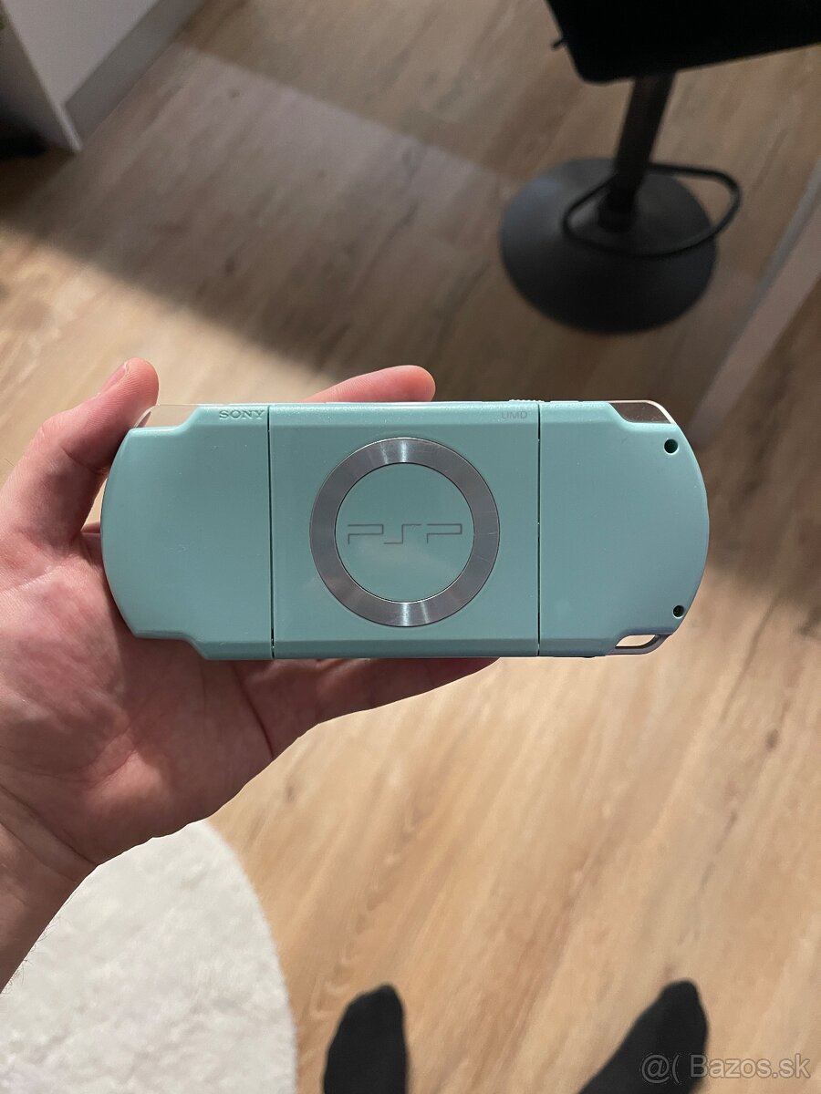 PSP 2000 Mint Green - 4