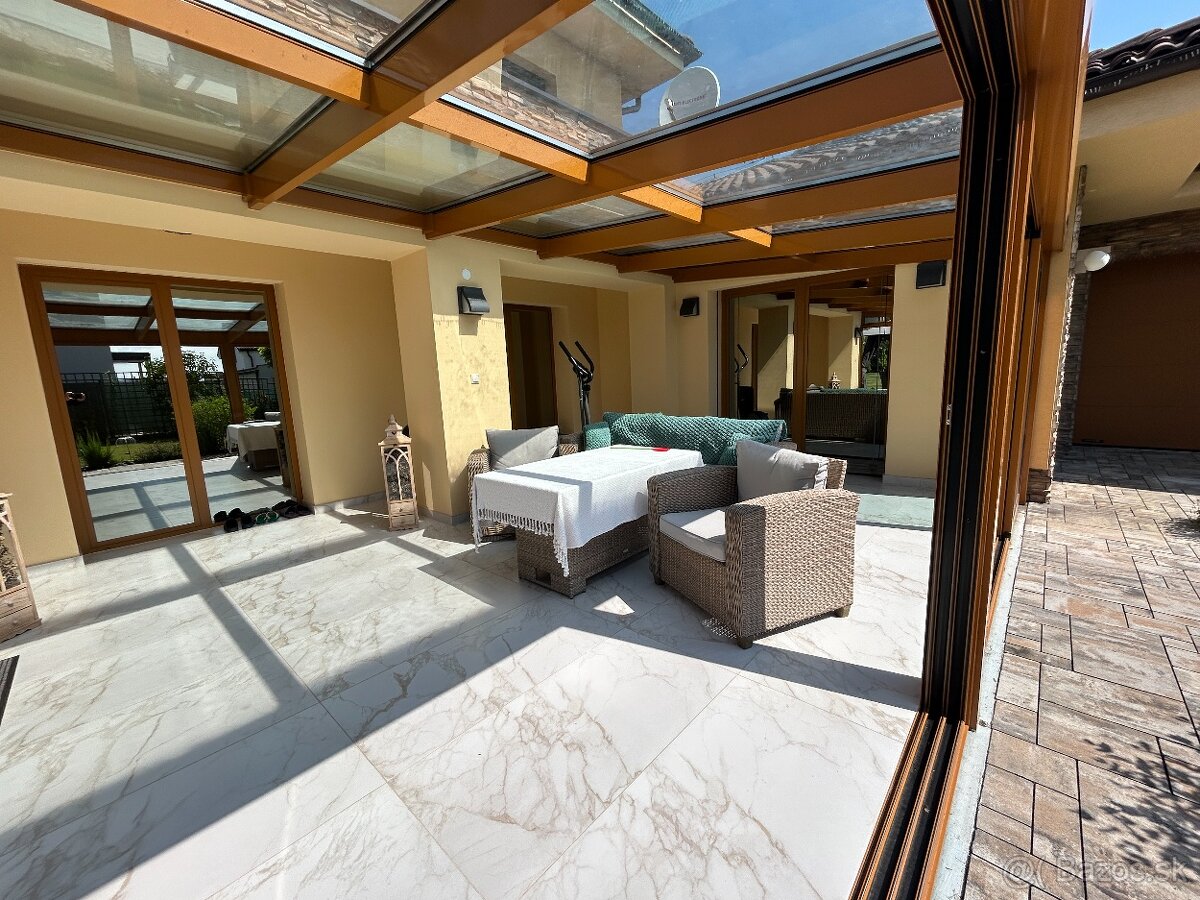 Kováčová – luxusná rodinná vila, rozsiahly pozemok - 2150 m2 - 4