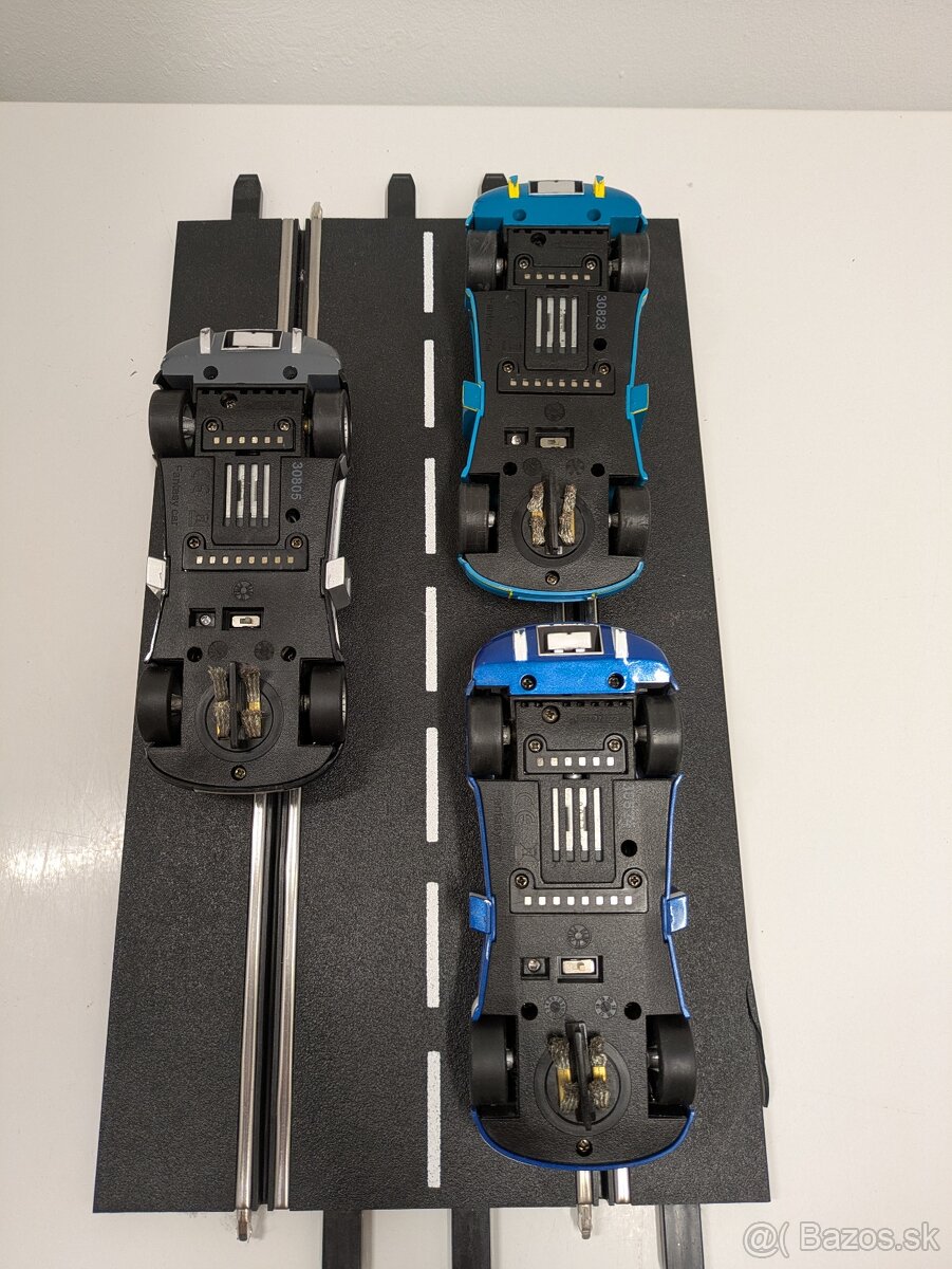 Autíčka na autodráhu Carrera Digital 132 - 4