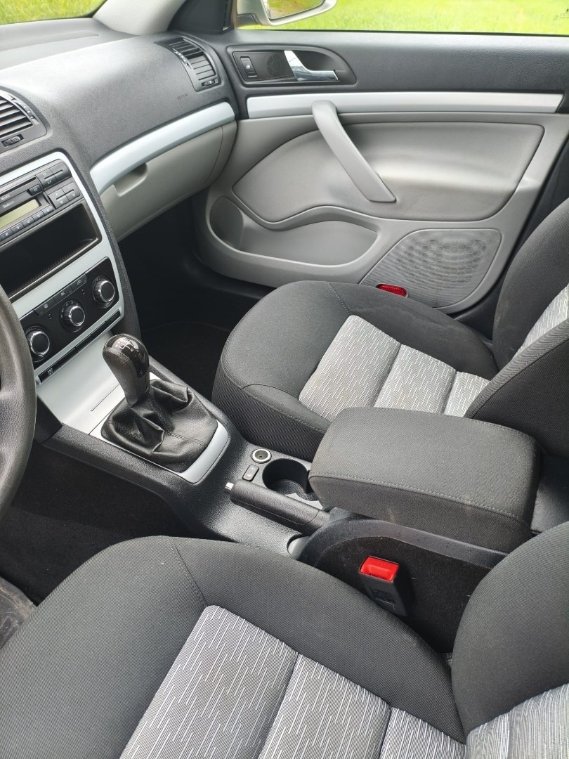 Škoda Octavia 1.6 MPI facelift cappucino - 4