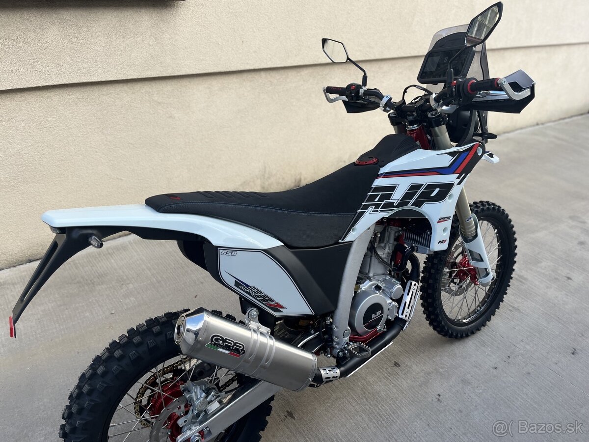 AJP PR7 650 Adventure NOVÁ - 4
