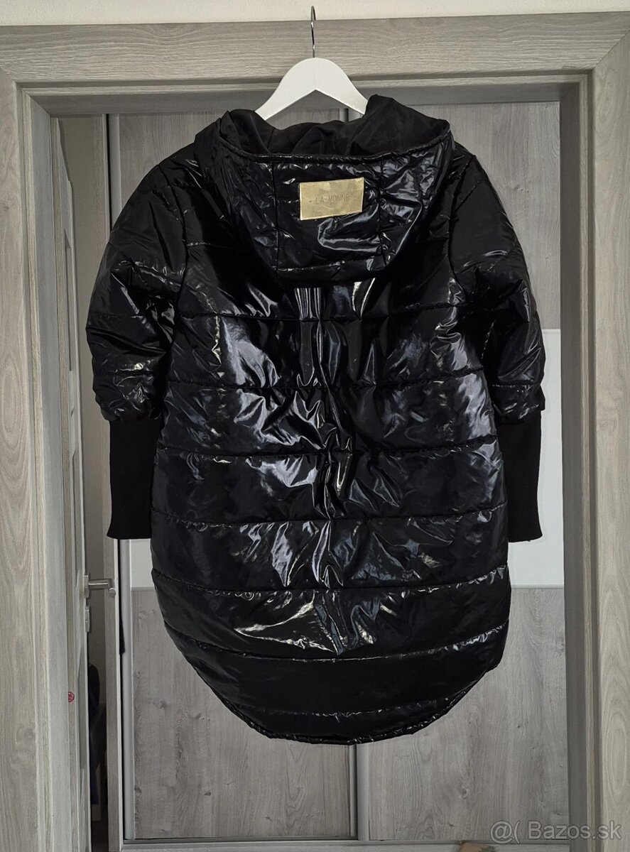 Lesklá bunda s dlhými úpletovými patentmi v.L - 4