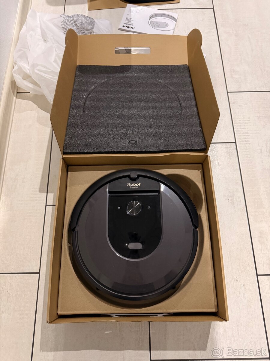 Robotický vysávač iRobot Roomba i7+ - 4