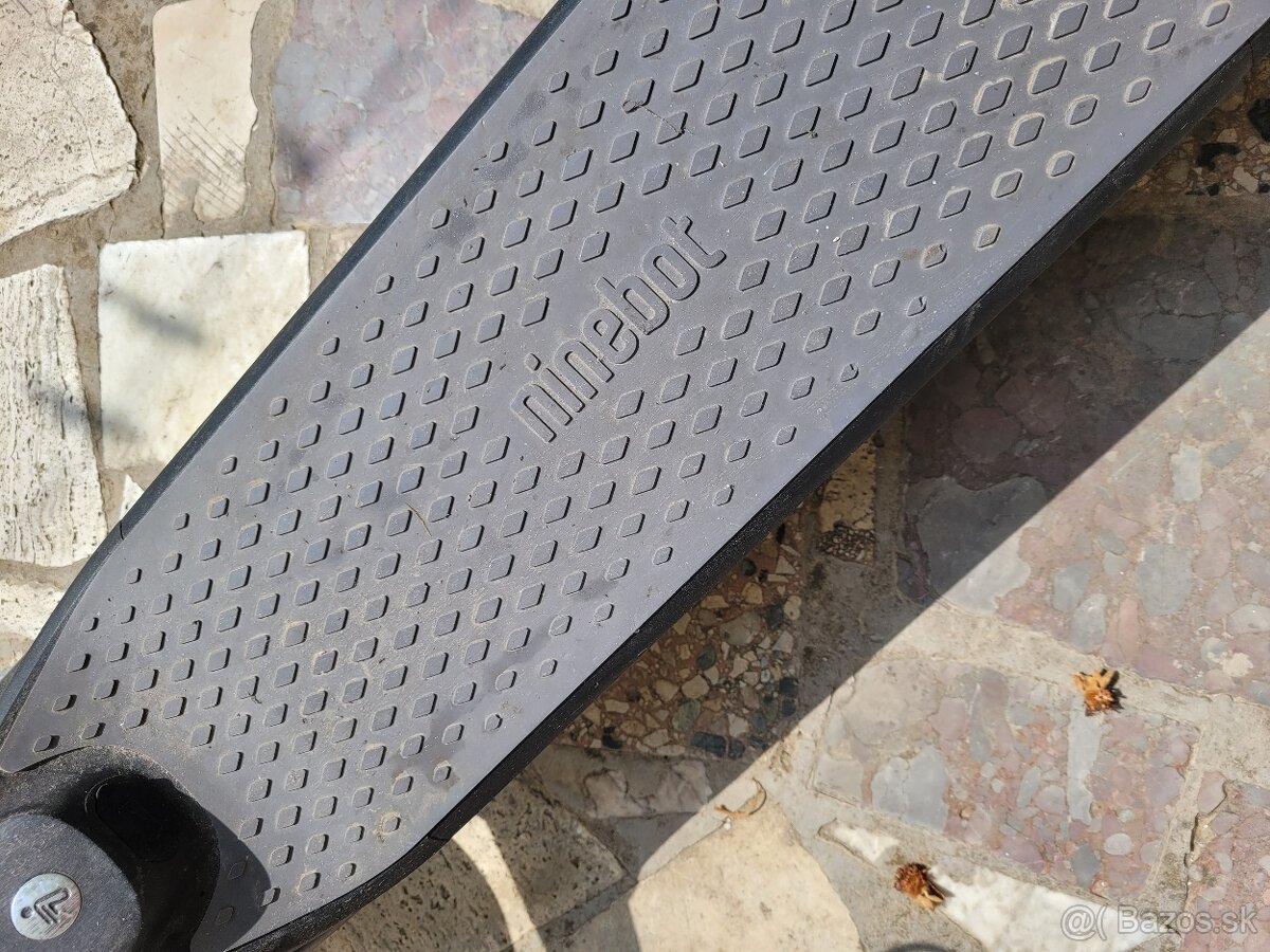 Elektrická kolobežka Ninebot - 4