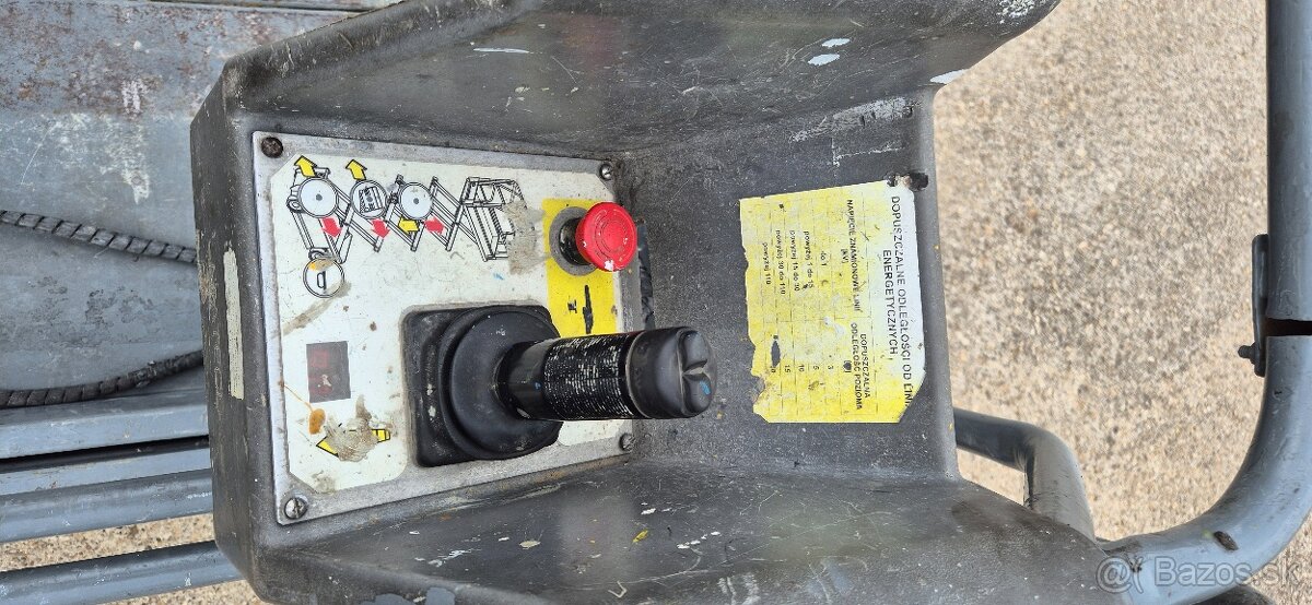 Nožnicová plošina UPRIGHT X32 - 4