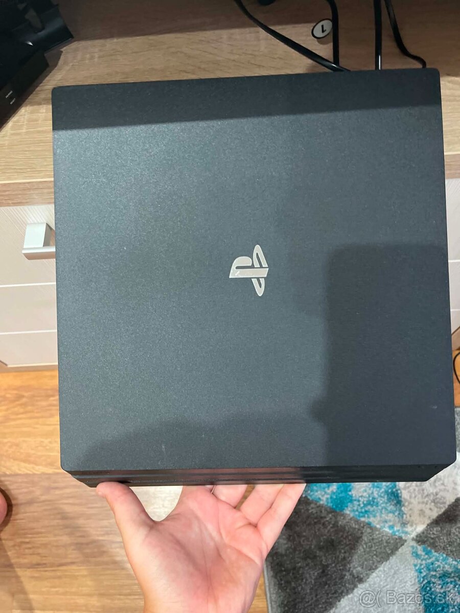 Predam Ps4 pro 1TB - 4