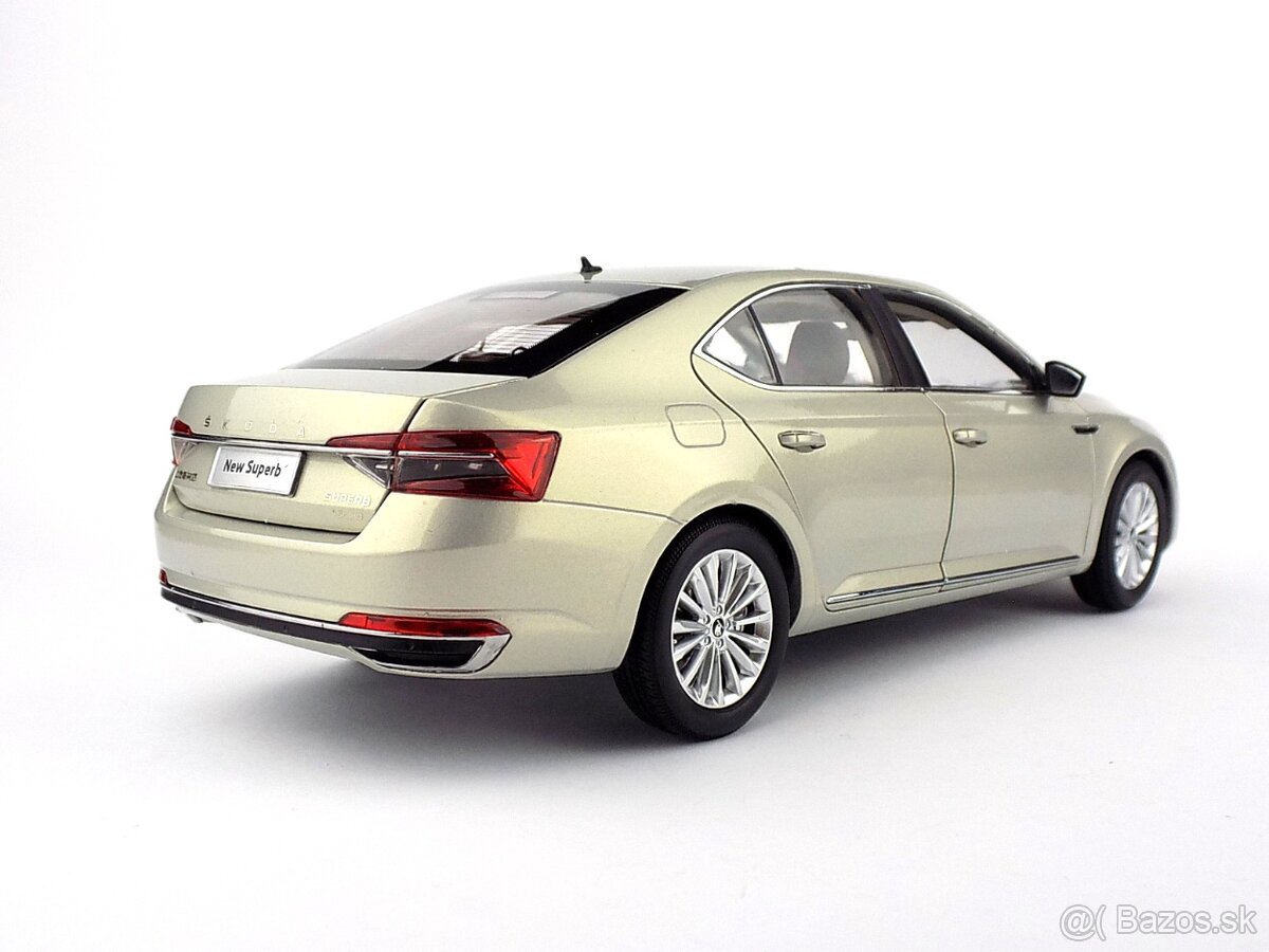 ŠKODA SUPERB 1:18 PAUDI - 4