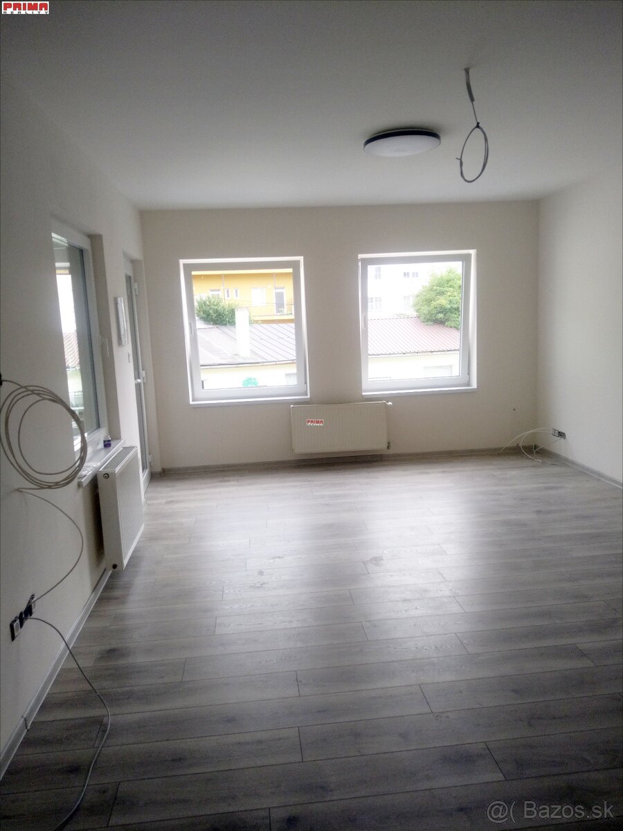 ID 3148 Prenájom: priestor na služby 21 + 34 m2 centrum, Ná - 4