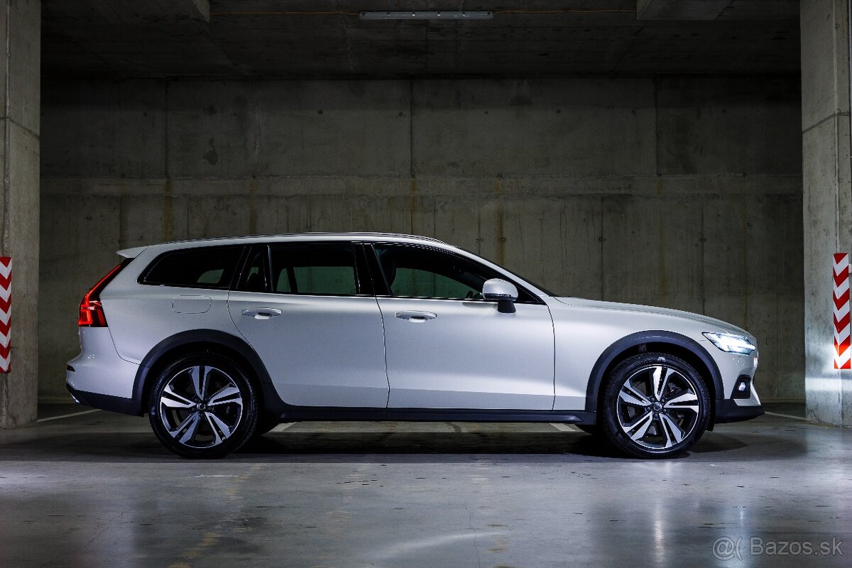 Volvo V60 CC AWD D4 diesel, ťažné, kamera, odpočet DPH - 4